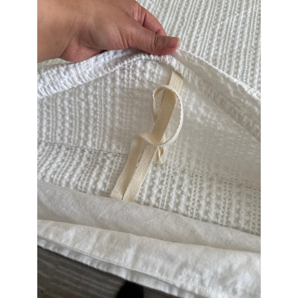 Pottery Barn King White Cotton Textured Matelasse Duvet Cover Button Closure